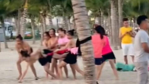 Sở VHTT tỉnh Quảng Ninh xác minh việc nhóm du khách nữ để "ngực trần" chơi trò chơi tập thể trên bãi biển