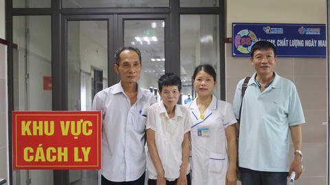 Tìm lại người thân sau 24 năm thất lạc tại khu cách ly Covid-19
