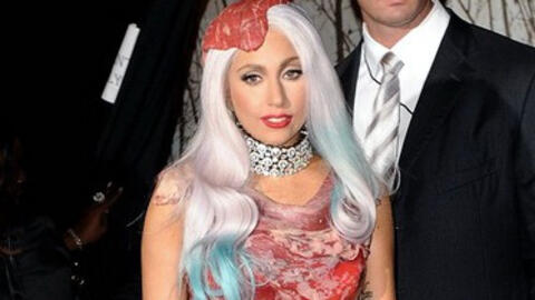 Bạn biết gì về chiếc váy làm từ thịt sống của Lady Gaga cách đây 10 năm?