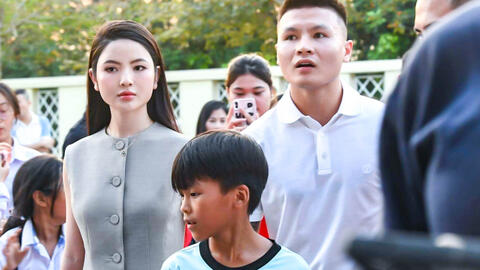 Sau loạt cử chỉ lạnh nhạt, dân mạng soi ra Quang Hải và Chu Thanh Huyền sống chung?