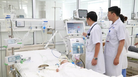 Ngộ độc thuốc nam, bé 3 tháng tuổi nguy kịch