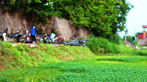 Huyện Mê Linh sử dụng flycam giám sát giãn cách