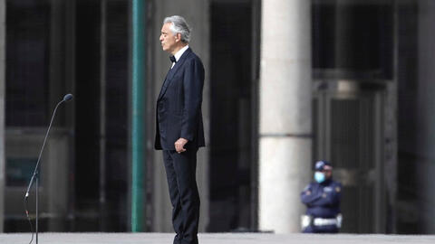 Danh ca Andrea Bocelli gây xúc động với đêm nhạc trình diễn giữa thánh đường