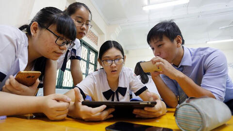 Kiến nghị xem xét quy định cho học sinh sử dụng điện thoại di động trong lớp học