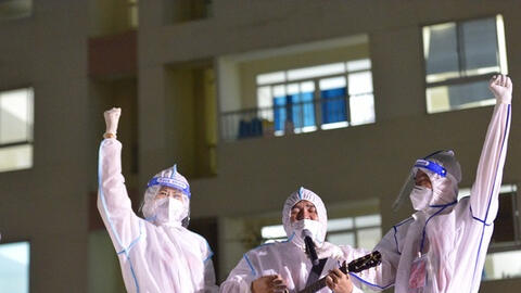 Tóc Tiên, Phương Thanh, MTV mặc đồ bảo hộ mang tiếng hát đến Bệnh viện dã chiến Thủ Đức