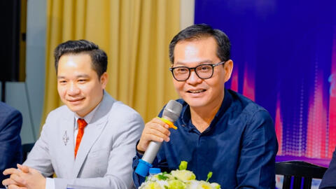 NSND Trung Hiếu gây chú ý khi ngồi "ghế nóng" cuộc thi Piano