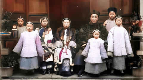 Bộ ảnh phản ánh xã hội cuối Thanh triều: Từ Hi Thái hậu có hành động đặc biệt, cuộc sống ngoài thành có khác trên phim?