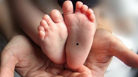 3 nốt ruồi phú quý báo hiệu sự vinh hiển ngay từ nhỏ