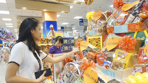 Giá cả  ổn định trong ngày mùng 1 Tết Canh Tý, riêng đồ cúng lễ đắt hàng