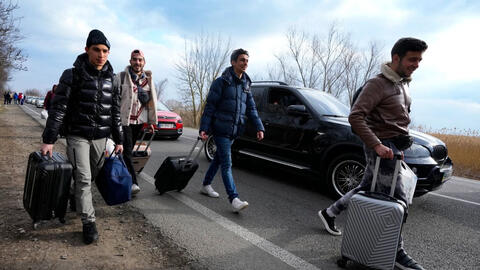 Người Ukraina ồ ạt chạy sang biên giới để trốn chiến tranh