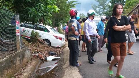 Taxi chạy tốc độ cao, lấn làn đường tông chết 2 cô cháu