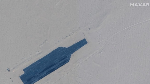 Quân đội Trung Quốc sử dụng tàu sân bay giả của Mỹ để làm mục tiêu thử nghiệm tên lửa