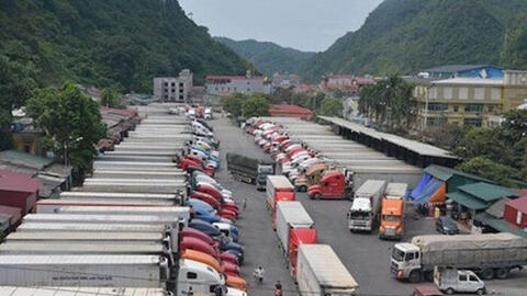 Phó Thủ tướng chỉ đạo khắc phục tình trạng hàng ngàn container ùn ứ ở biên giới phía Bắc