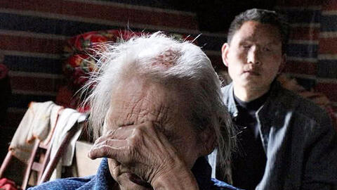 Có một hành động bị cho là "kiểu bất hiếu mới", cha mẹ thì tự hào nhưng con cái lại rơi nước mắt