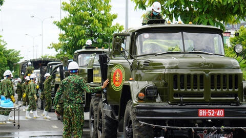Ảnh: Xe đặc chủng khử khuẩn toàn quận Sơn Trà ở Đà Nẵng