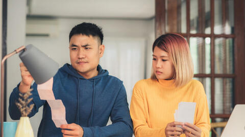 Về quê chơi Tết dương lịch, chồng bắt tôi mua 20 triệu tiền quà biếu