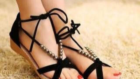 Những mẫu giày sandals cực chất cho ngày Hè năng động