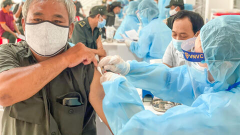 TPHCM gấp rút chuẩn bị cho chính sách cấp "thẻ xanh vaccine" khi mở cửa