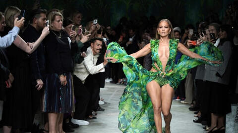 Tuổi 50 rực rỡ của Jennifer Lopez