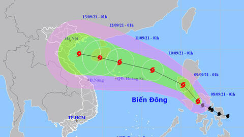 Bão Conson áp sát Biển Đông