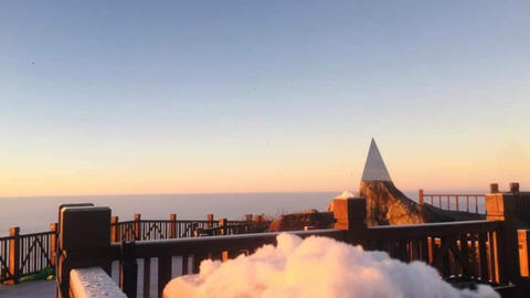 Sương muối phủ trắng đỉnh Fansipan