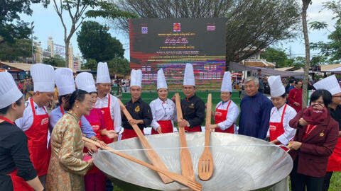 Xác lập kỷ lục với món bún xào thập cẩm kiểu Huế