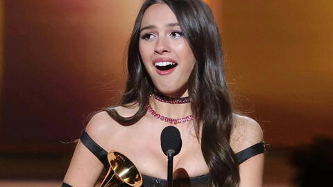 Grammy 2022: Ca khúc của năm là "Leave the Door Open". Olivia Rodrigo thắng 3 hạng mục quan trọng