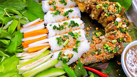 Ngon miệng với cá lóc cuốn bánh hỏi