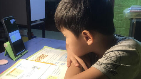 Thời khóa biểu học online như trên lớp khiến trẻ mệt mỏi