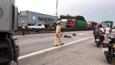 Đứng xem tai nạn, xe tải lao vào đâm tử vong 5 người ở Hải Dương