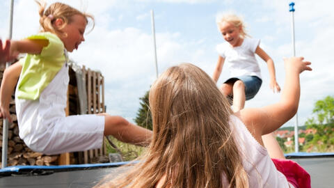 Cha mẹ vô tình đẩy con vào tình huống nguy hiểm khi để con tham gia các hoạt động này