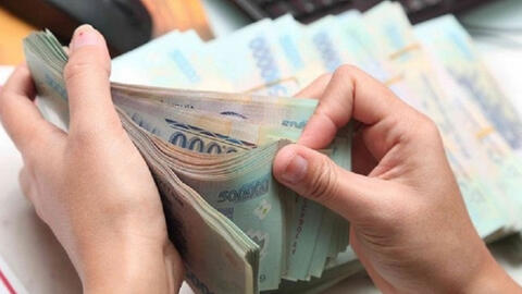 Có được ứng trước tiền lương để nghỉ Tết không?