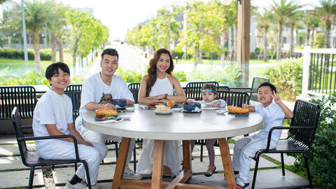 Ưng Hoàng Phúc cùng gia đình đến Hồ Tràm nghỉ dưỡng cuối tuần