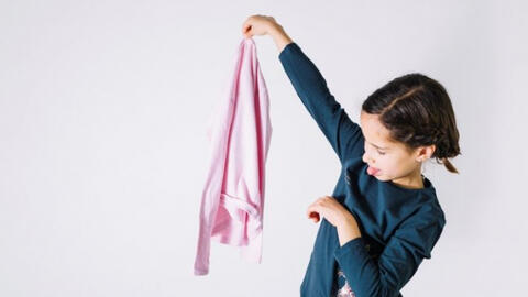 Tips hay đánh bay mùi ẩm mốc trên quần áo mùa nồm ẩm