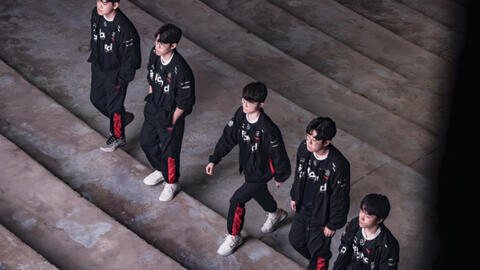 T1 ngồi yên cũng "flex" được tầm ảnh hưởng trong làng LMHT thế giới, chính Riot "kiến tạo"