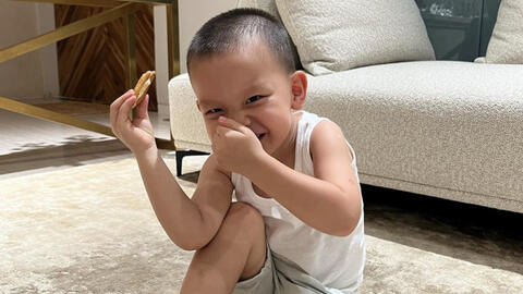 Leon nhà Hồ Ngọc Hà khiến mẹ cười không ngớt khi nói lưu loát câu này