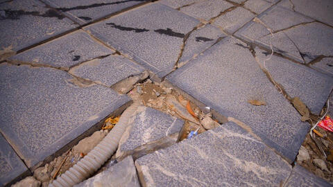 Sở Xây dựng Hà Nội: "Vỉa hè vừa làm xong ô tô đi lên thì không có đá nào chịu được"