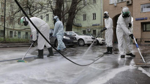 WHO cảnh báo phun thuốc khử trùng Covid-19 có thể gây hại