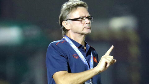 Liên tục đón tin vui, HLV Troussier vẫn còn đó mối lo cho kế hoạch lớn lao