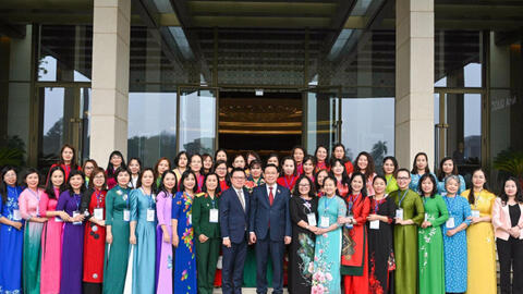 Chủ tịch Quốc hội Vương Đình Huệ: “Phụ nữ Việt Nam như những cây lau mềm mại, nhưng là những cây lau bằng thép”