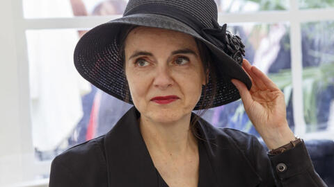 "Dòng máu cao quý" của Amélie Nothomb: dịu dàng, hài hước và cảm động