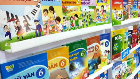 Đại biểu Quốc hội: Sách giáo khoa có cần sử dụng vật liệu tốt, in đẹp quá hay không?