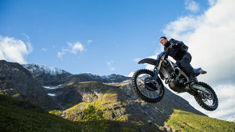 Tom Cruise khiến khán giả "nín thở" bởi loạt cảnh hành động đỉnh cao trong "Nhiệm vụ bất khả thi 7"