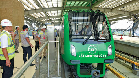 Hàng trăm nhân viên đường sắt Cát Linh - Hà Đông bỏ việc khiến dự án gặp khó khăn