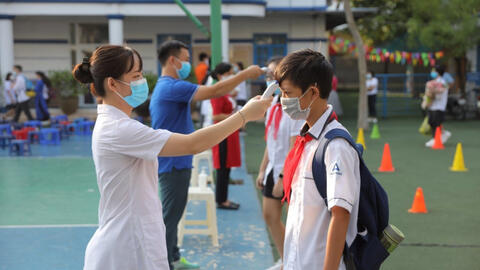 TP.HCM thí điểm cho học sinh lớp 1, 9, 12 đi học trực tiếp từ ngày 13/12