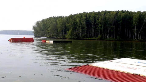 Khẩn cấp hút 150 tấn dầu trong tàu container chìm đề phòng ô nhiễm môi trường