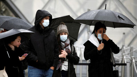 Vì sao phương án "miễn dịch cộng đồng" của Anh gặp phản đối quyết liệt?