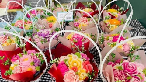 Những bó hoa độc lạ dành tặng thầy cô nhân ngày 20/11