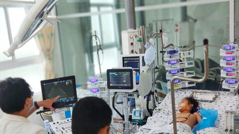 Cứu sống một bệnh nhi nguy kịch bằng biện pháp can thiệp ECMO