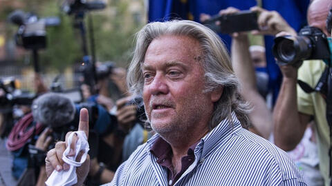 Cựu trợ lý của Tổng thống Trump bị bắt vì tội lừa đảo